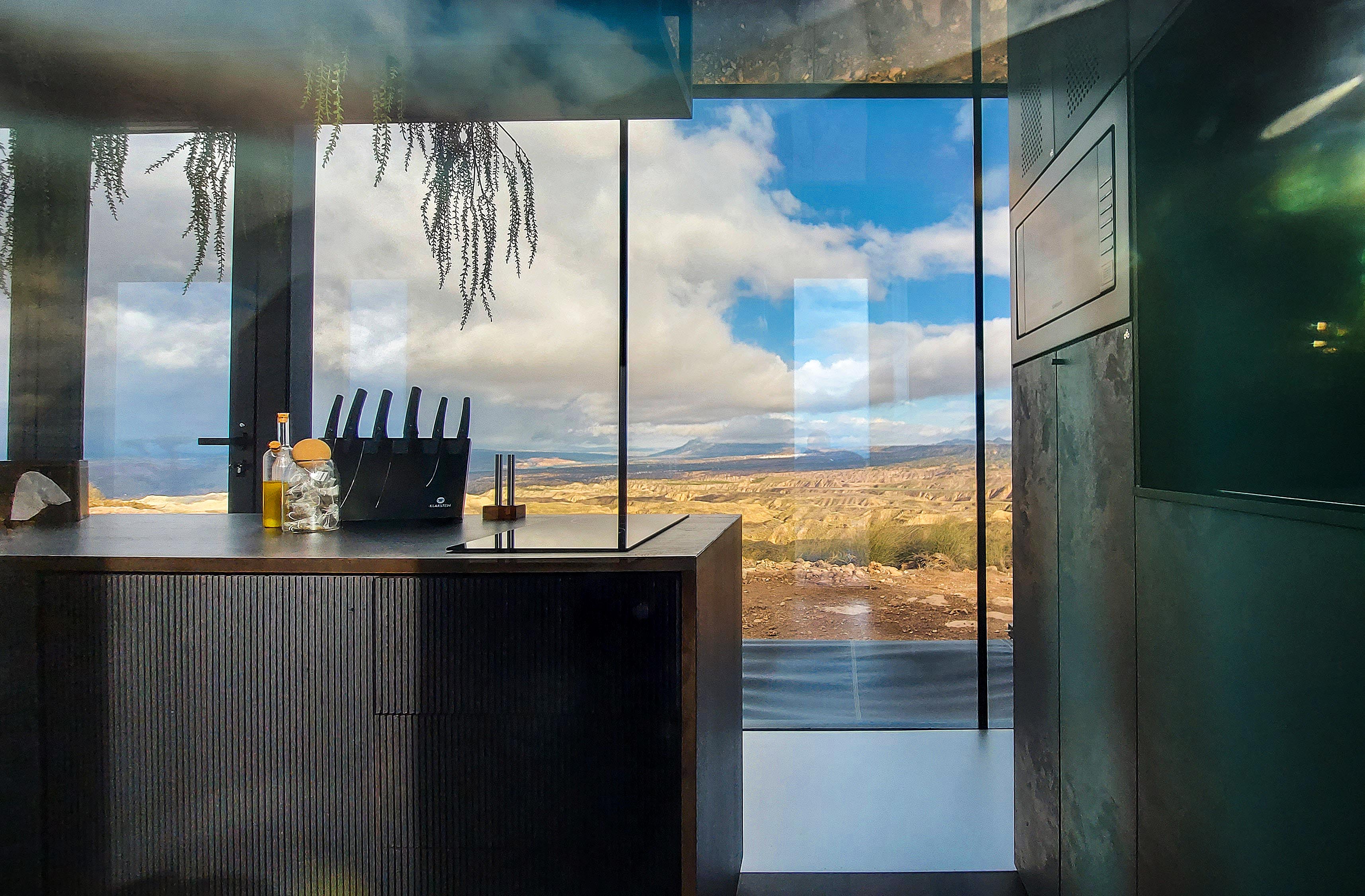 Situado en el puntal de Bácor, la instalación tiene capacidad para cuatro personas y se trata de un alojamiento totalmente autosuficiente