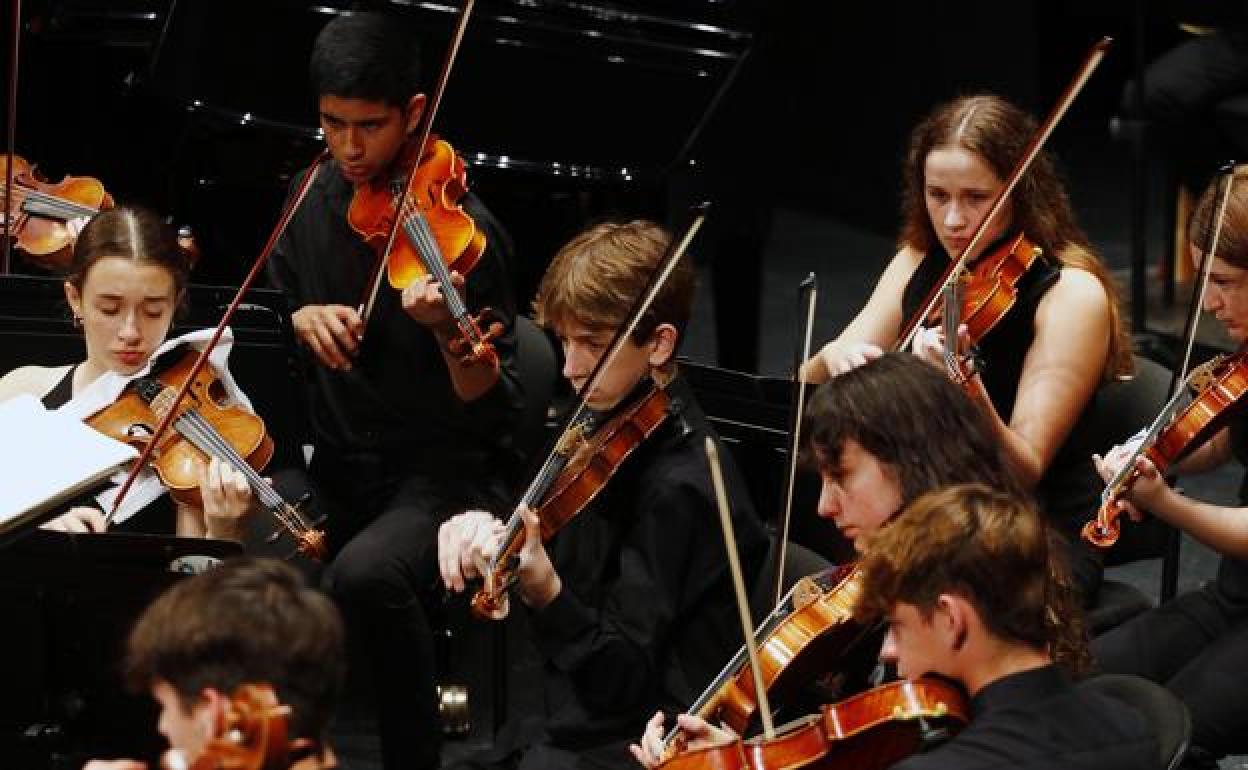 Música en Almería | La Orquesta Joven de Almería certifica su cambio de nivel en un concierto memorable