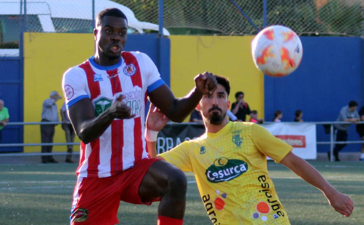 Lance de un partido anterior del Huétor Tájar en el Miguel Moranto. 