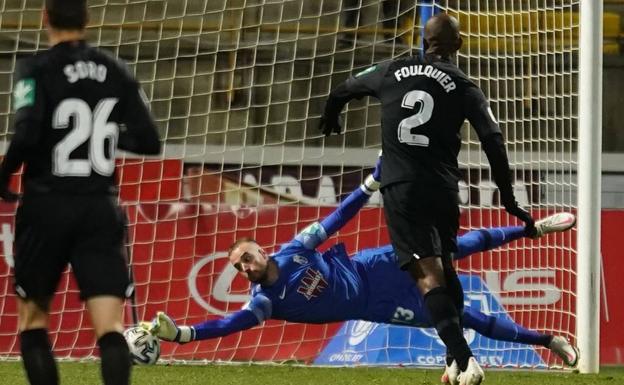 Un paradón del valenciano en un partido de Copa con el Granada. 