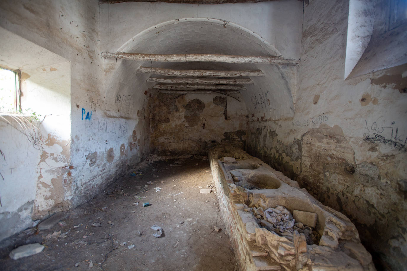 Imagen secundaria 1 - Capilla, dependencias y patio interno de Jesús del Valle. 
