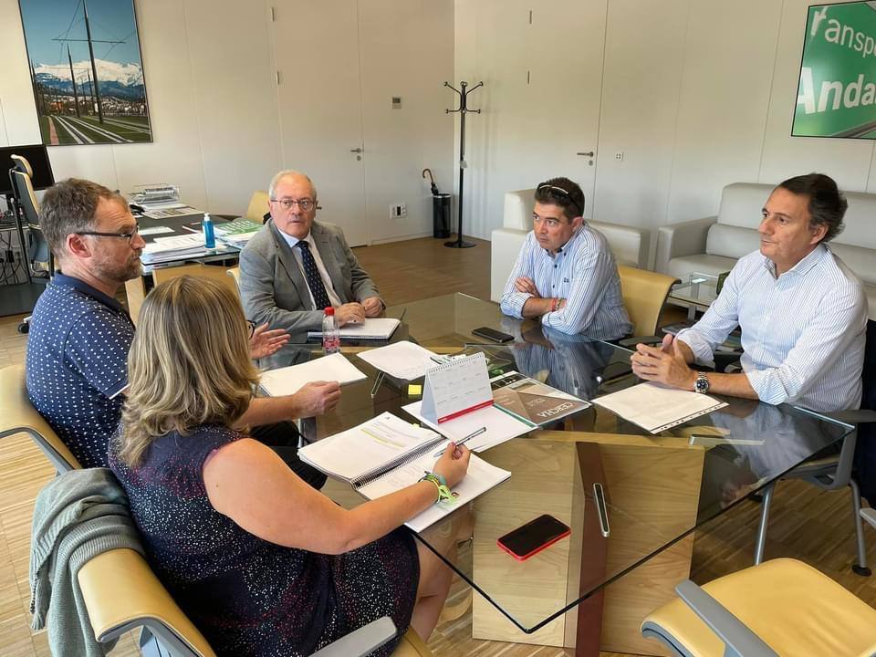 El alcalde de Escúzar y el gerente de Citai reunidos con el delegado Ayllón y su equipo. 