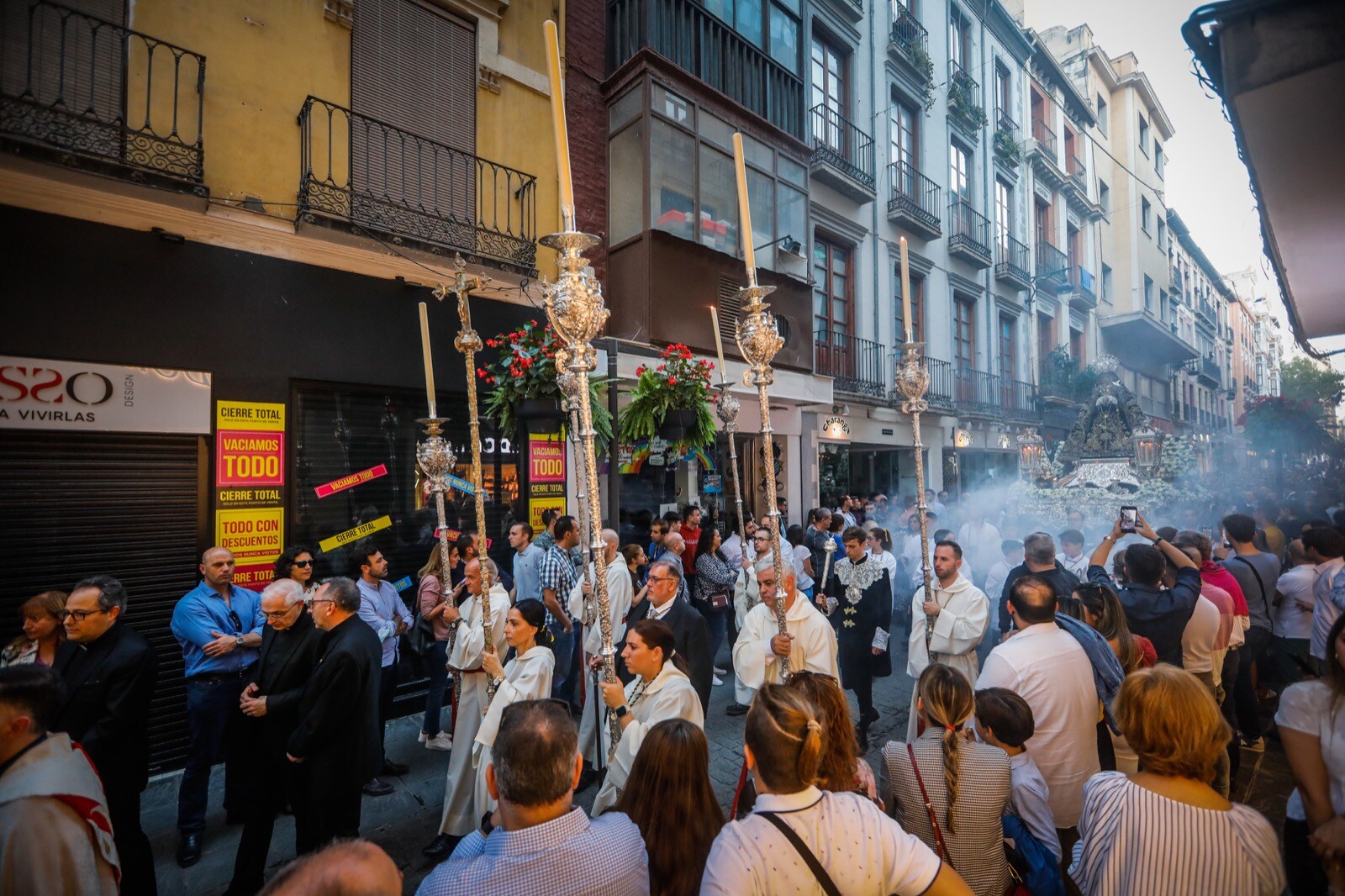 Fotos: Las imágenes de la procesión de coronación de la Soledad en Granada