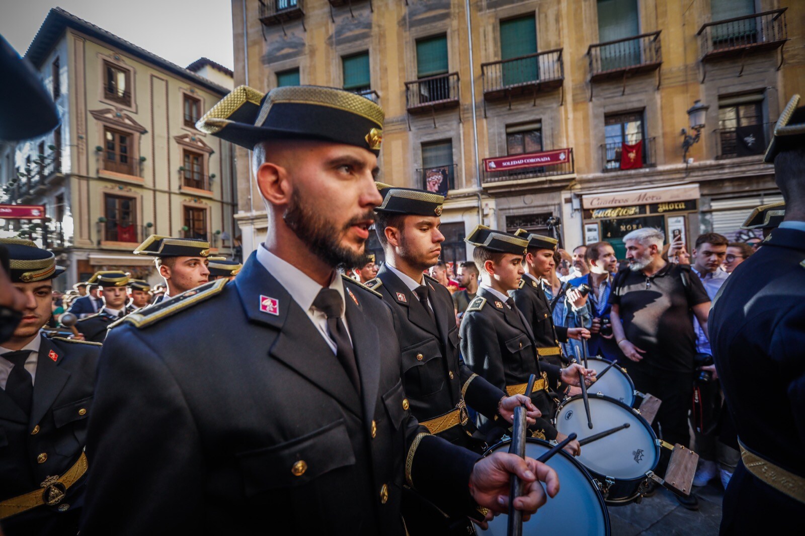 Fotos: Las imágenes de la procesión de coronación de la Soledad en Granada