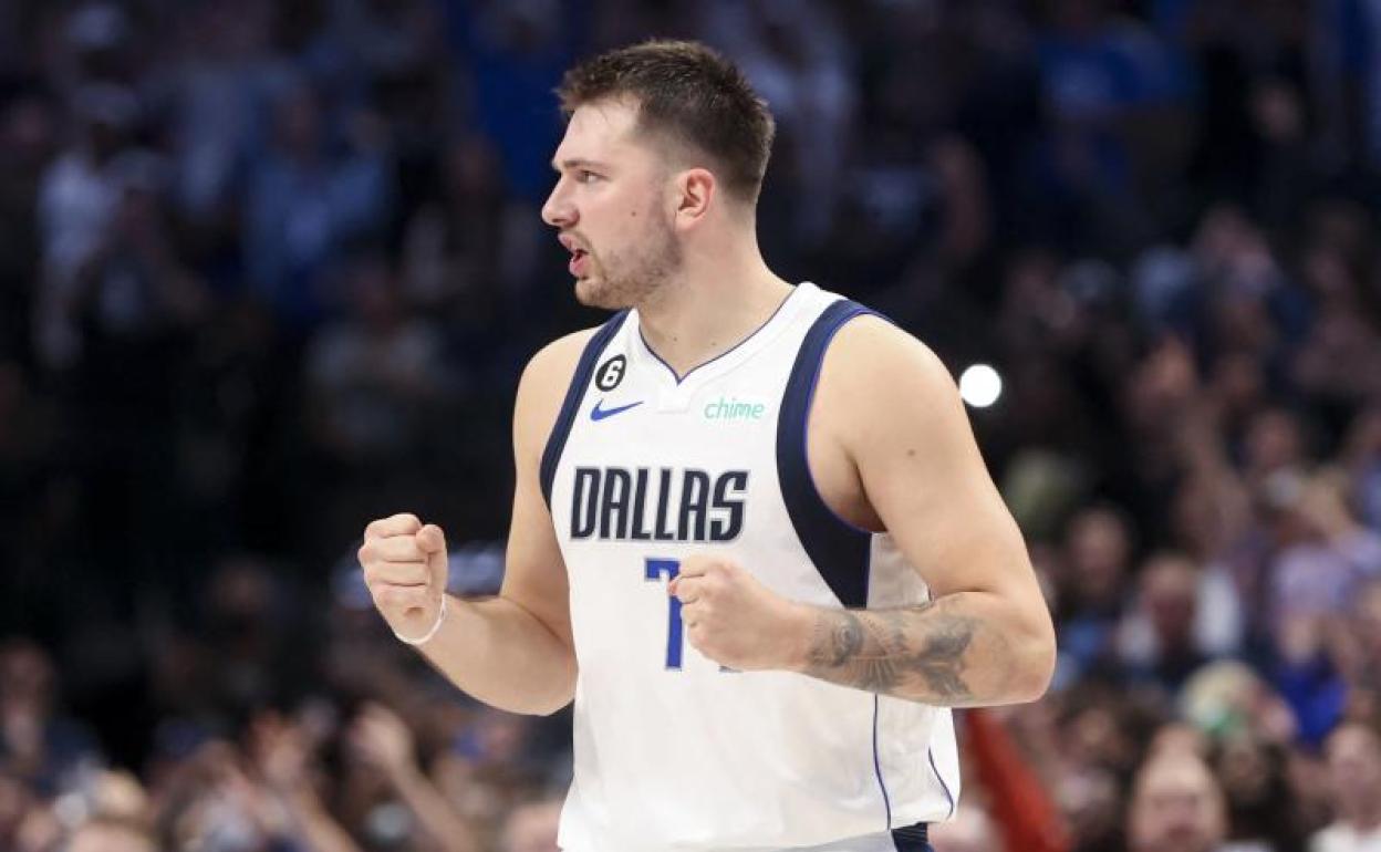 Luka Doncic celebrando la victoria de su equipo.