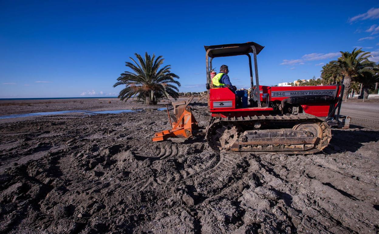 Las obras de regeneración costera llegarán a El Ejido y Vera. 