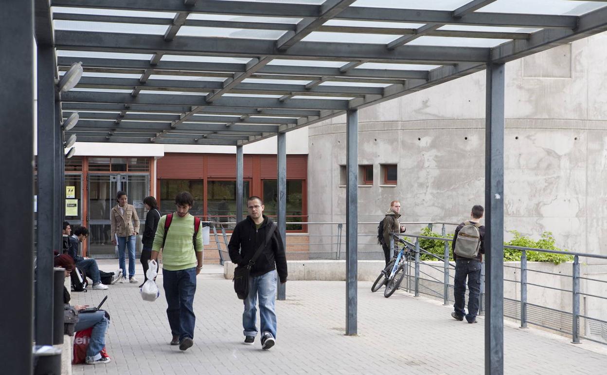 Escuela de Informática de la UGR. 