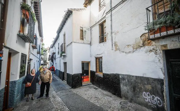 Línea de fachada retranqueda que coincide con la parcela donde estaban los Baños. 