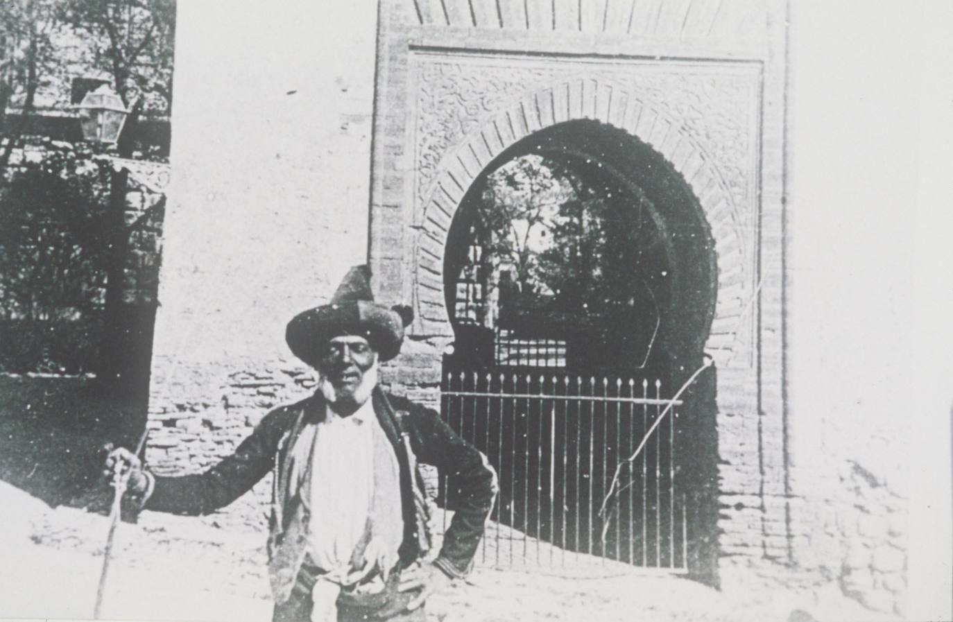 Chorrojumo en la Puerta del Vino de la Alhambra. 