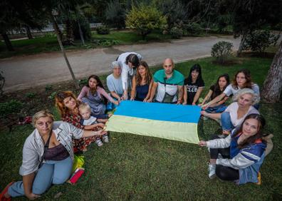 Imagen secundaria 1 - Su día a día transcurre entre acostumbrarse a Granada y contactar con los suyos.