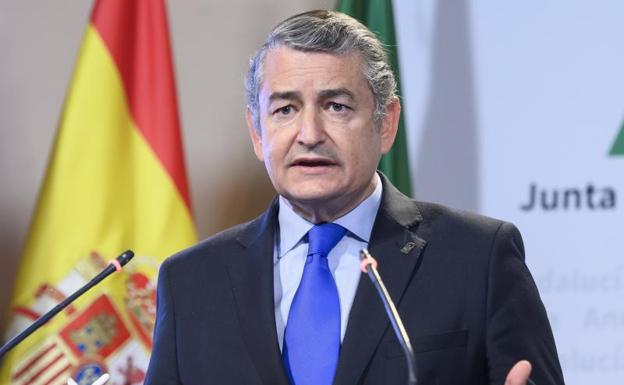 El consejero de Presidencia de la Junta de Andalucía, Antonio Sanz, durante la rueda de prensa posterior al Consejo de Gobierno. 