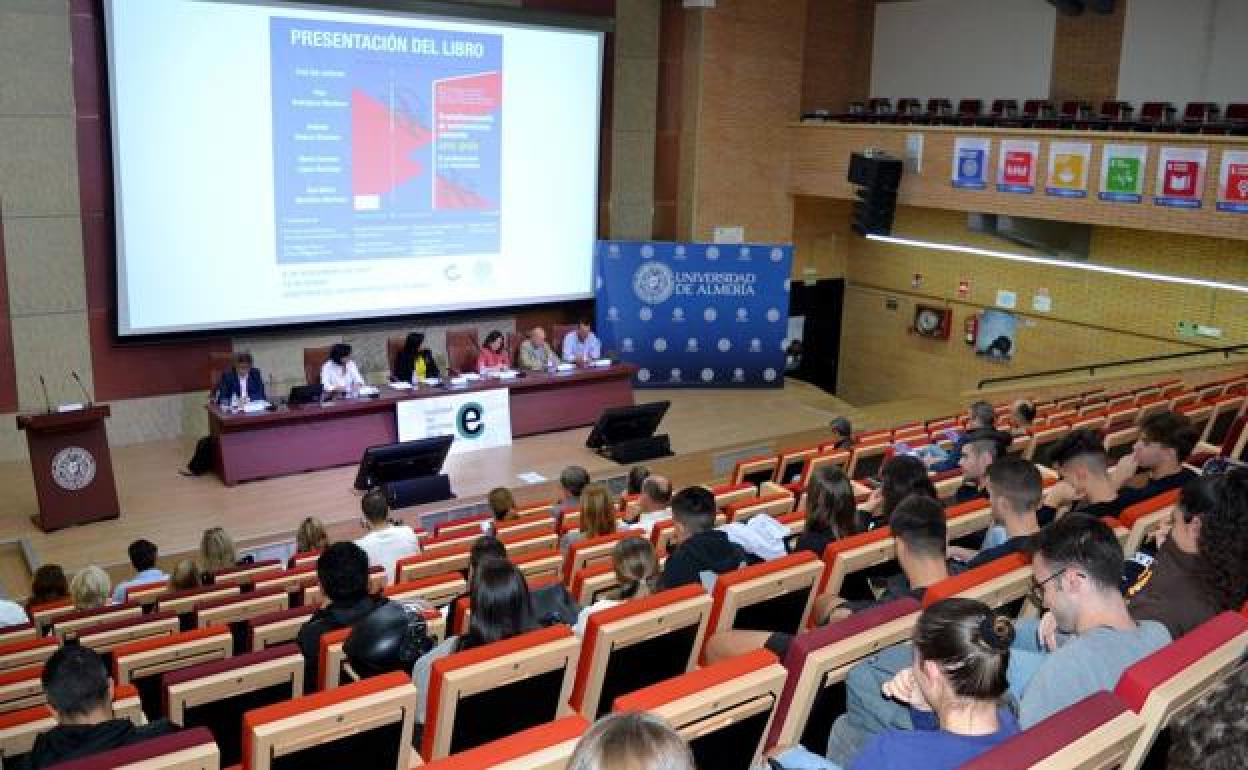 Acto de presentación en la UAL del libro 'Transformación del extremismo violento'. 