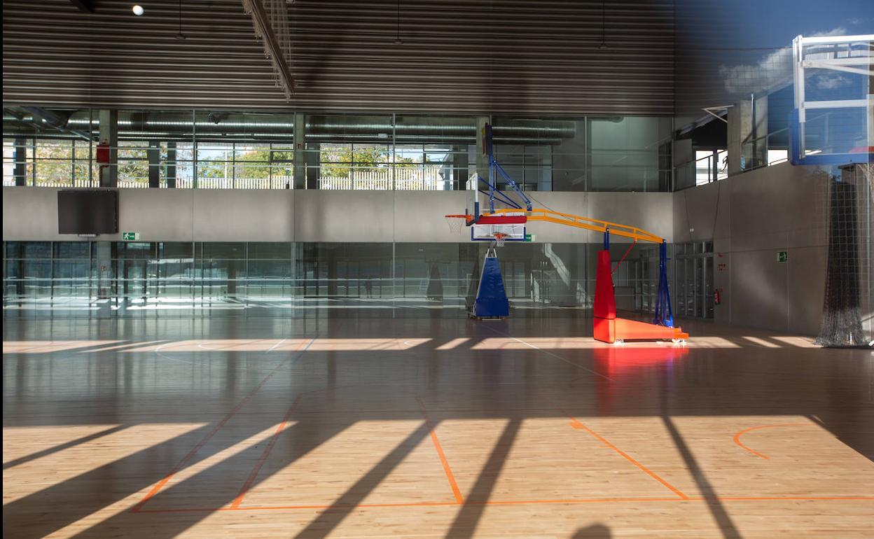 El pabellón del Estadio de la Juventud dispone  de una pista de parqué y condiciones modernas para los entrenamientos.