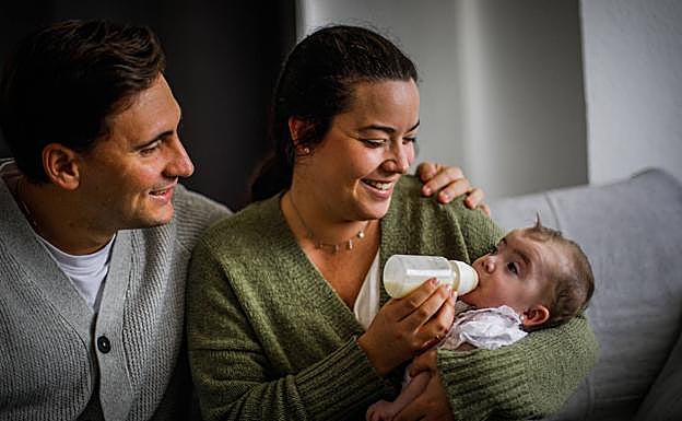 Imagen principal - La familia Sánchez Bazarra, en su vivienda del Zaidín.