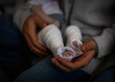 Imagen secundaria 1 - La familia Sánchez Bazarra, en su vivienda del Zaidín.