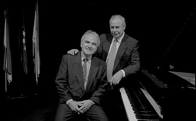 El pianista Guillermo González (Premio Nacional de Música, 1991) junto al poeta Antonio Carvajal (Premio Nacional de Poesía, 2013). 