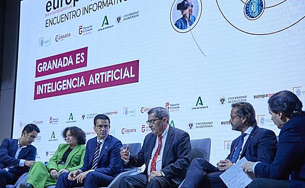 Imagen principal - Desayuno informativo en Madrid.