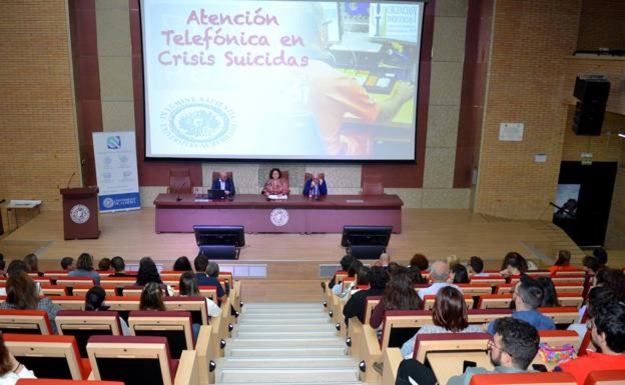 Momento de la jornada sobre prevención de suicidios organizada por la Facultad de Psicología de la UAL. 