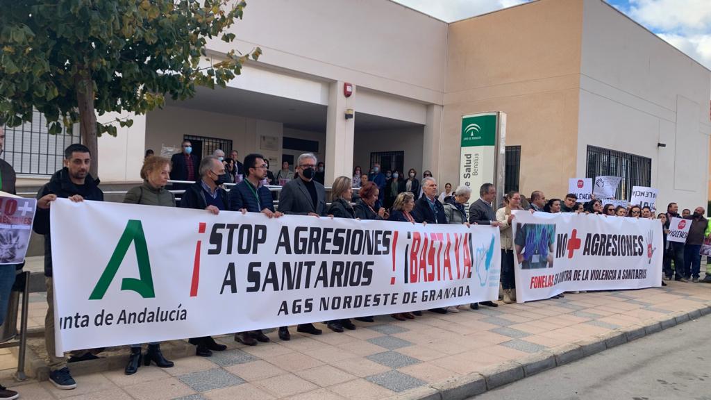 Benalúa y Darro se unen en repulsa a una triple agresión a sanitarios. 