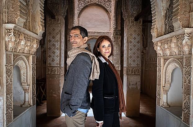 Amr Waked e Isabel Fernández. 