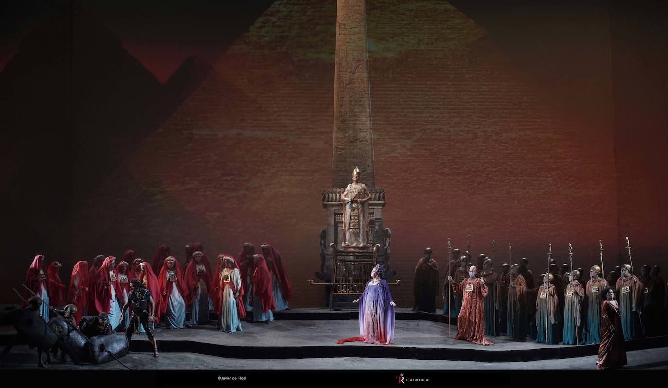 Escenas de 'Aída' en el Teatro Real
