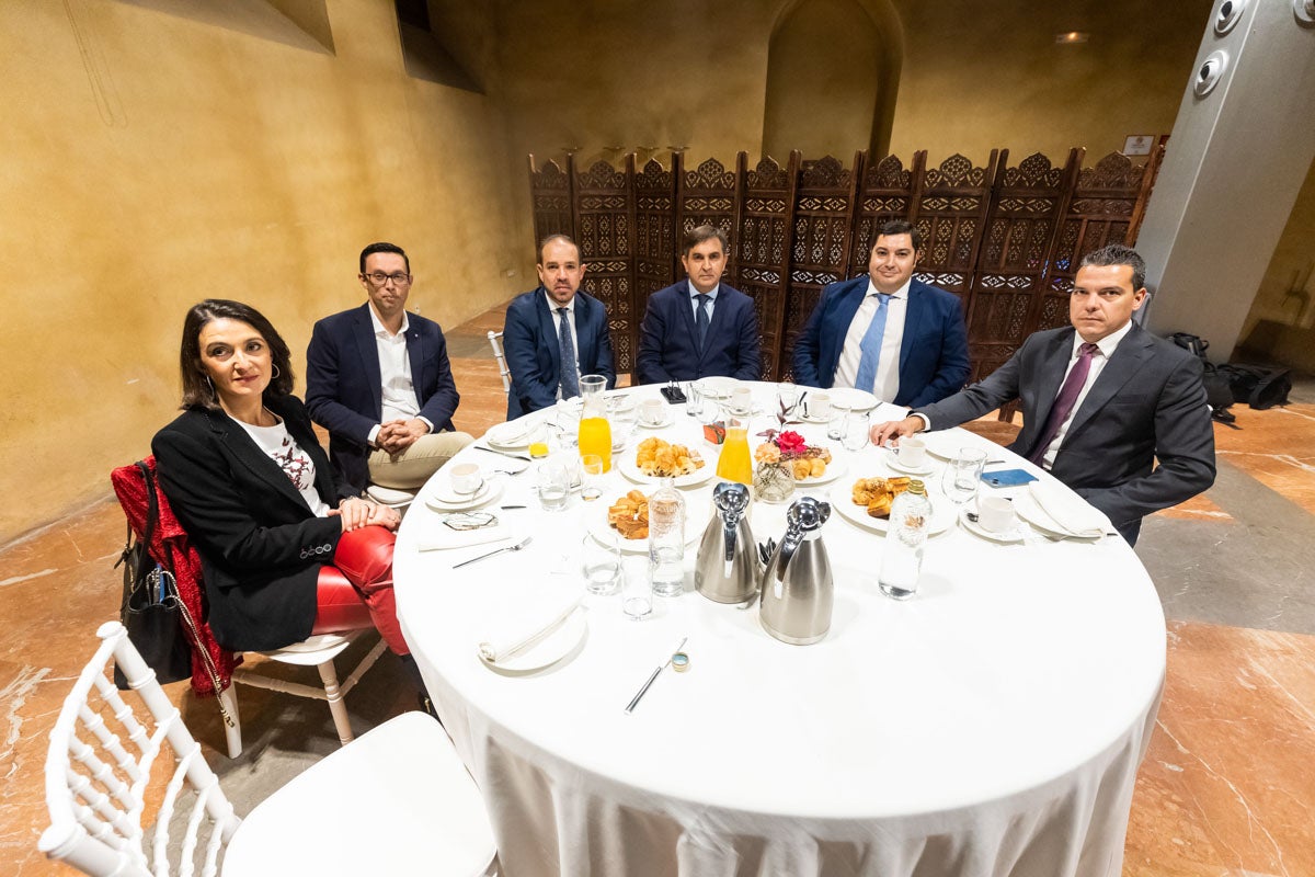 Desayuno informativo con la consejera de Fomento, Marifrán Carazo, en el hotel Santa Paula