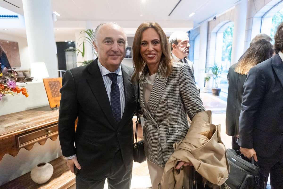 Desayuno informativo con la consejera de Fomento, Marifrán Carazo, en el hotel Santa Paula