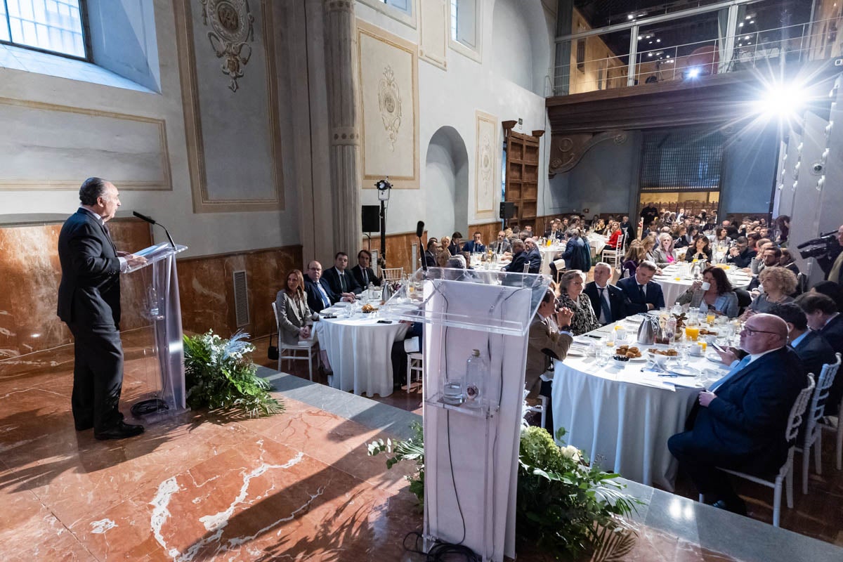 Desayuno informativo con la consejera de Fomento, Marifrán Carazo, en el hotel Santa Paula