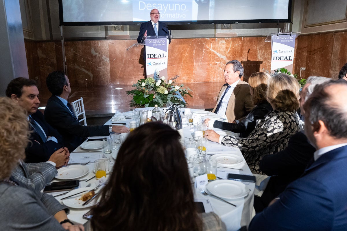 Desayuno informativo con la consejera de Fomento, Marifrán Carazo, en el hotel Santa Paula