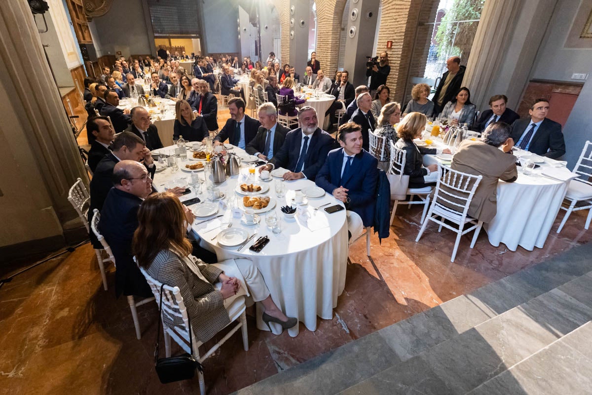 Desayuno informativo con la consejera de Fomento, Marifrán Carazo, en el hotel Santa Paula