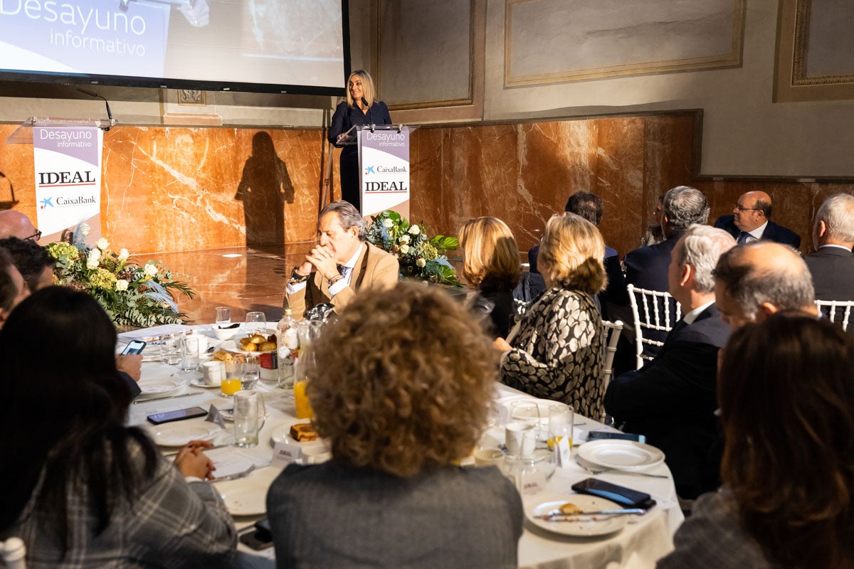 Desayuno informativo con la consejera de Fomento, Marifrán Carazo, en el hotel Santa Paula