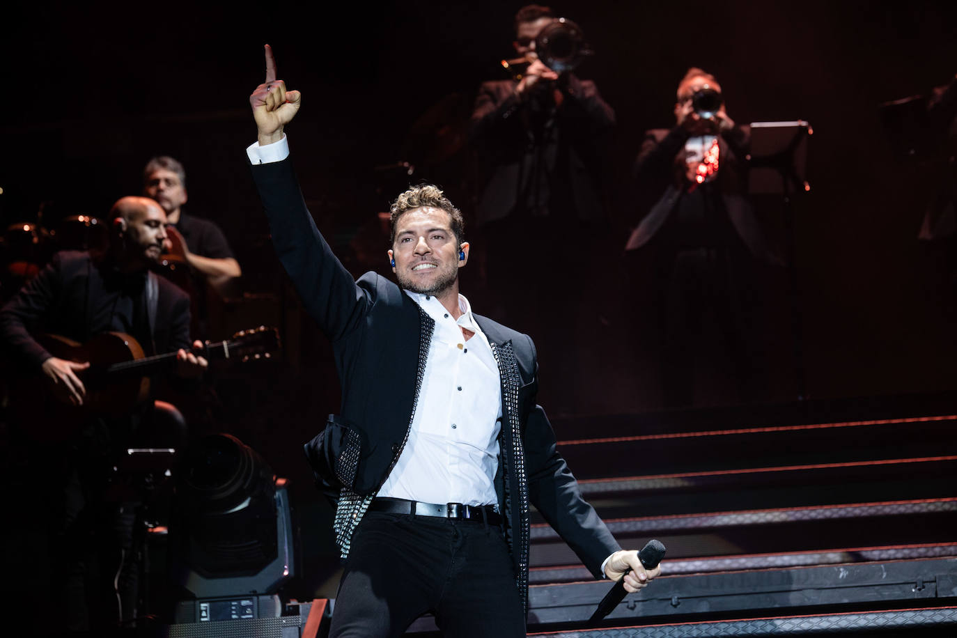 David Bisbal ha celebrado sus veinte años de trayectoria musical con un espectacular concierto en el Power Horse Stadium.