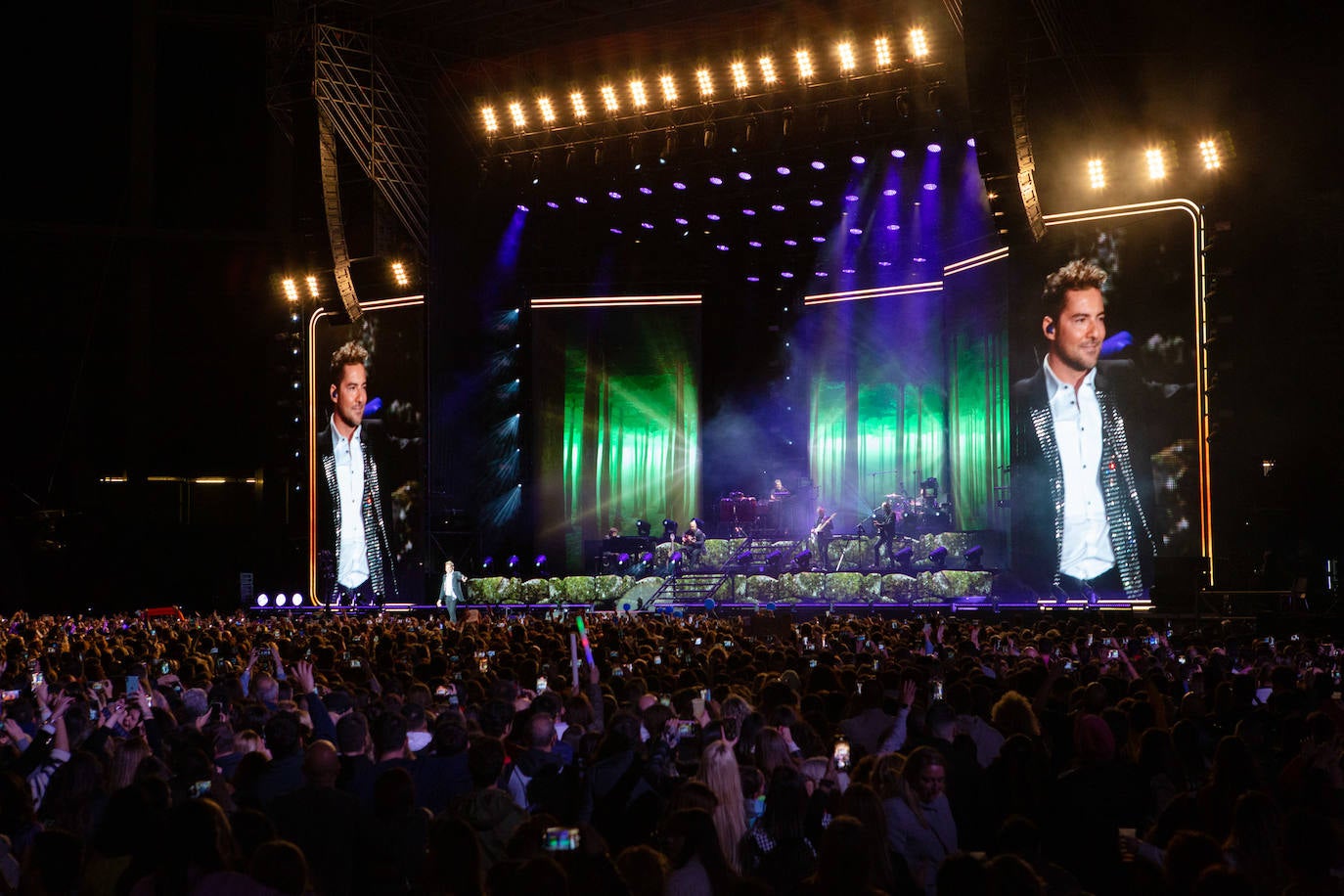 David Bisbal ha celebrado sus veinte años de trayectoria musical con un espectacular concierto en el Power Horse Stadium.