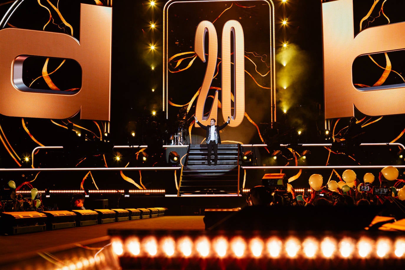 David Bisbal ha celebrado sus veinte años de trayectoria musical con un espectacular concierto en el Power Horse Stadium.