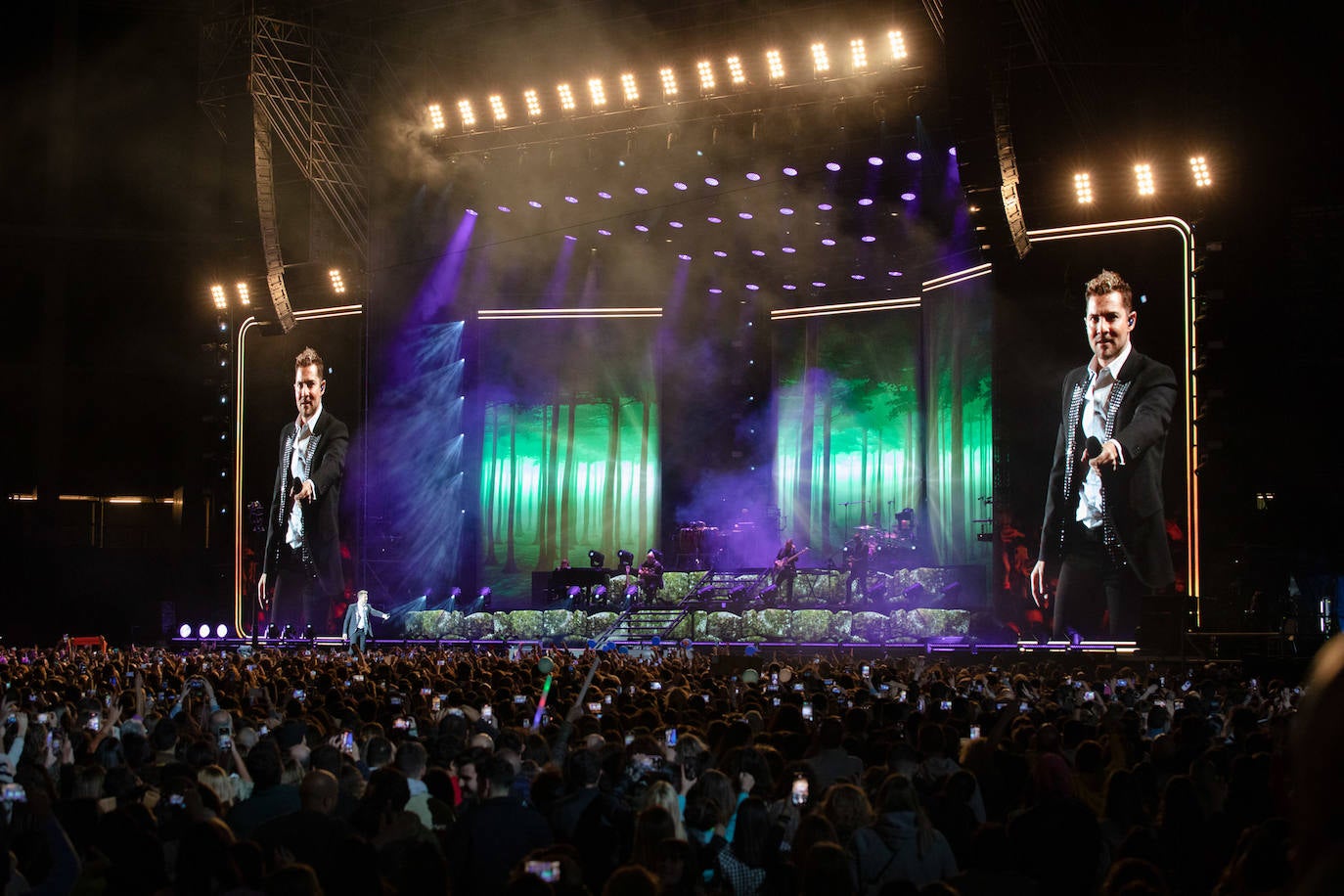 David Bisbal ha celebrado sus veinte años de trayectoria musical con un espectacular concierto en el Power Horse Stadium.