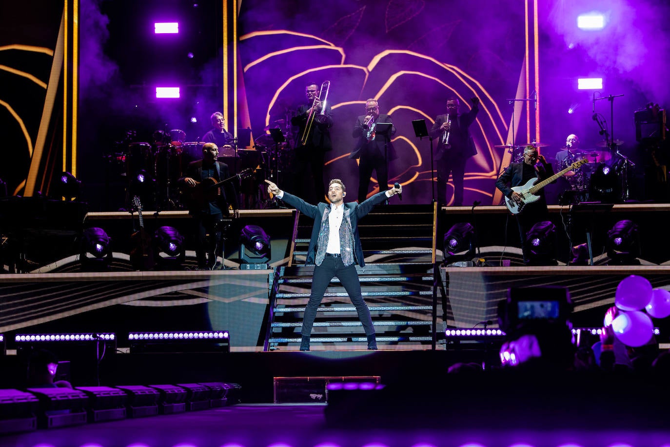 David Bisbal ha celebrado sus veinte años de trayectoria musical con un espectacular concierto en el Power Horse Stadium.