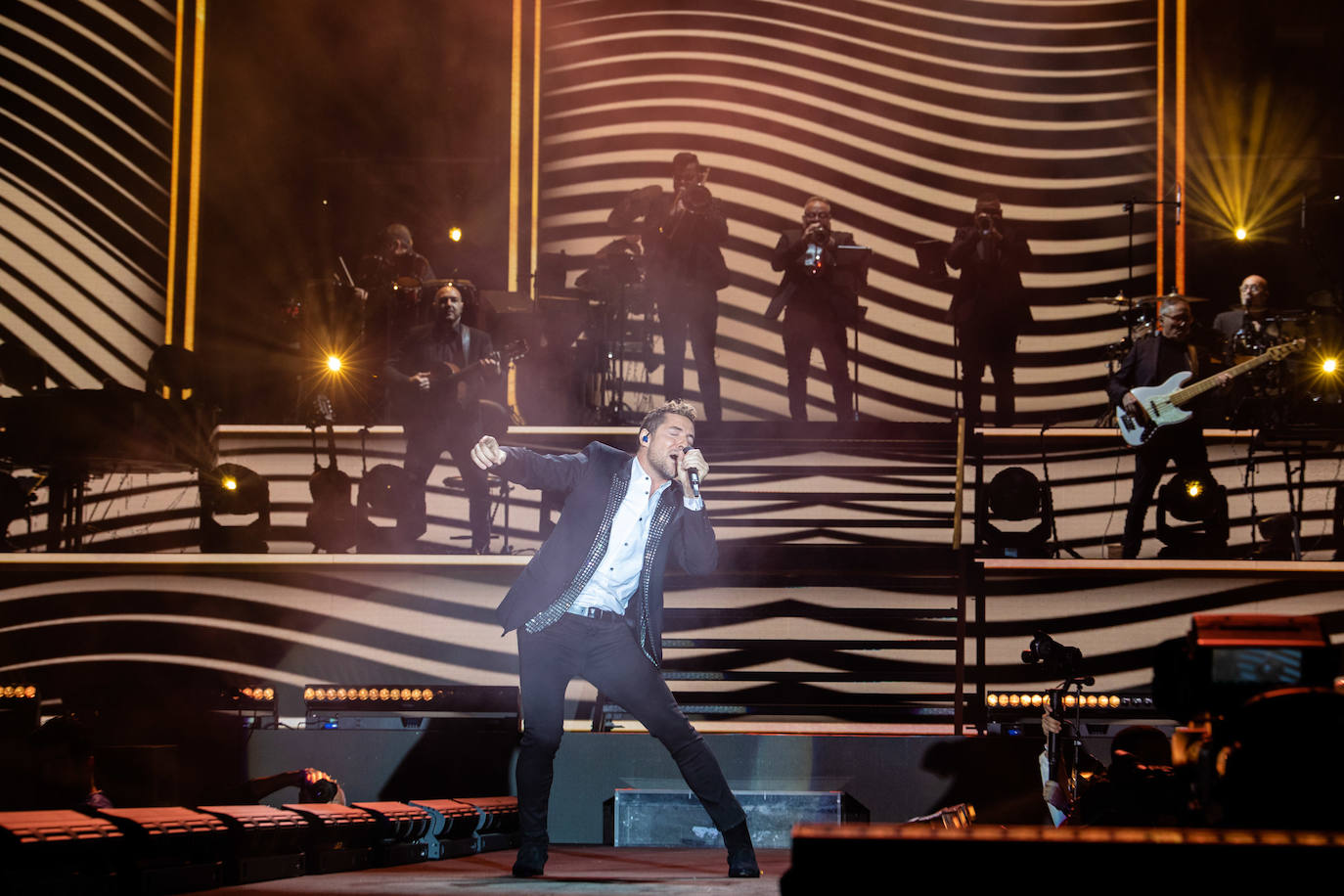 David Bisbal ha celebrado sus veinte años de trayectoria musical con un espectacular concierto en el Power Horse Stadium.