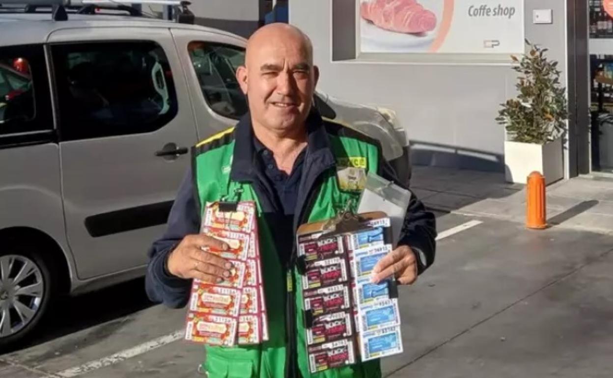Diego González, cuponero de la ONCE que ha vendido el Sueldazo en La Cala de Mijas. 