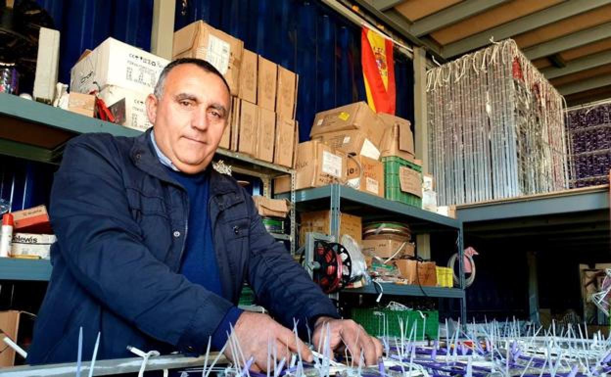 Adrián iluminó un pueblo de Alicante para el anuncio de Ferrero Rocher.