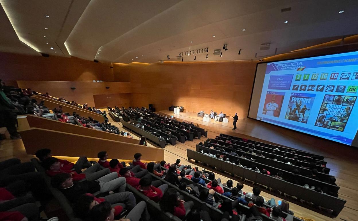 Granada Noir multiplica público y escenarios en su octava edición