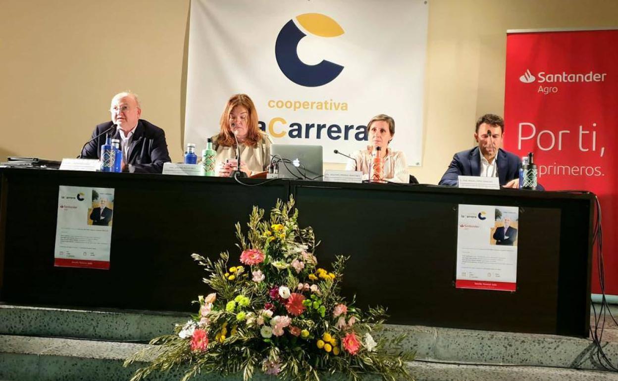 Soledad Aranda durante su exposición. 