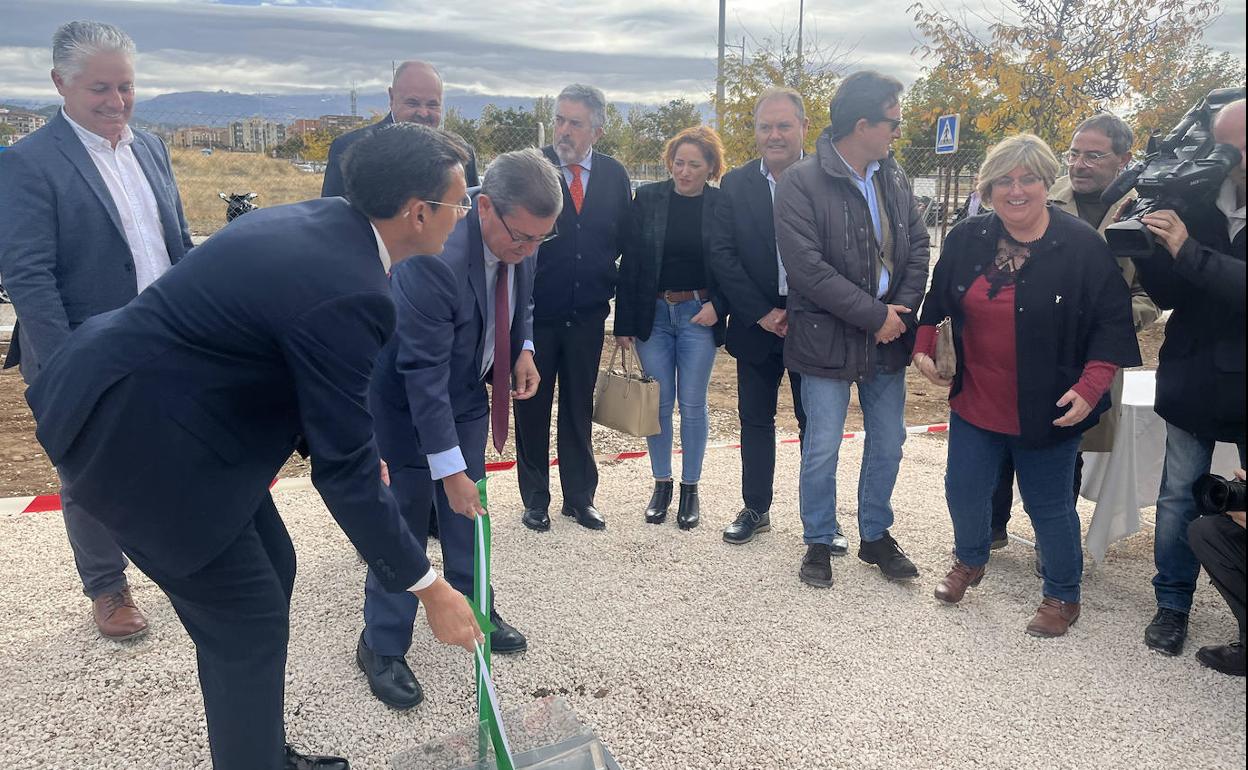 Primera piedra de las VPO que se construyen en la Chana. 