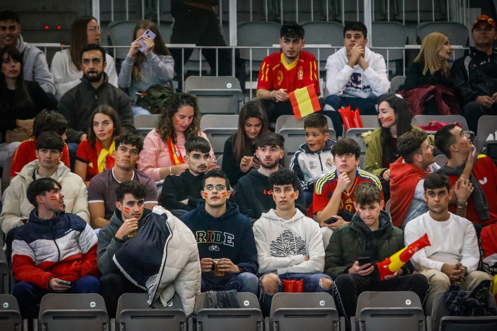 Ambiente en el Palacio de Deportes de Granada. 