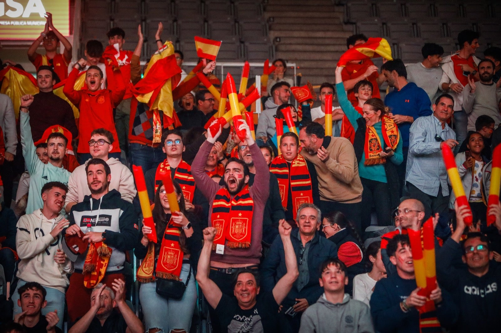 Ambiente en el Palacio de Deportes de Granada. 
