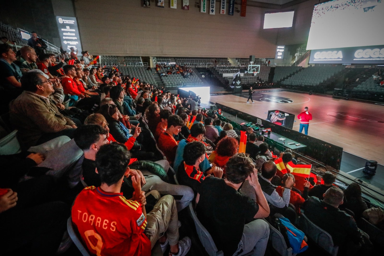 Ambiente en el Palacio de Deportes de Granada. 