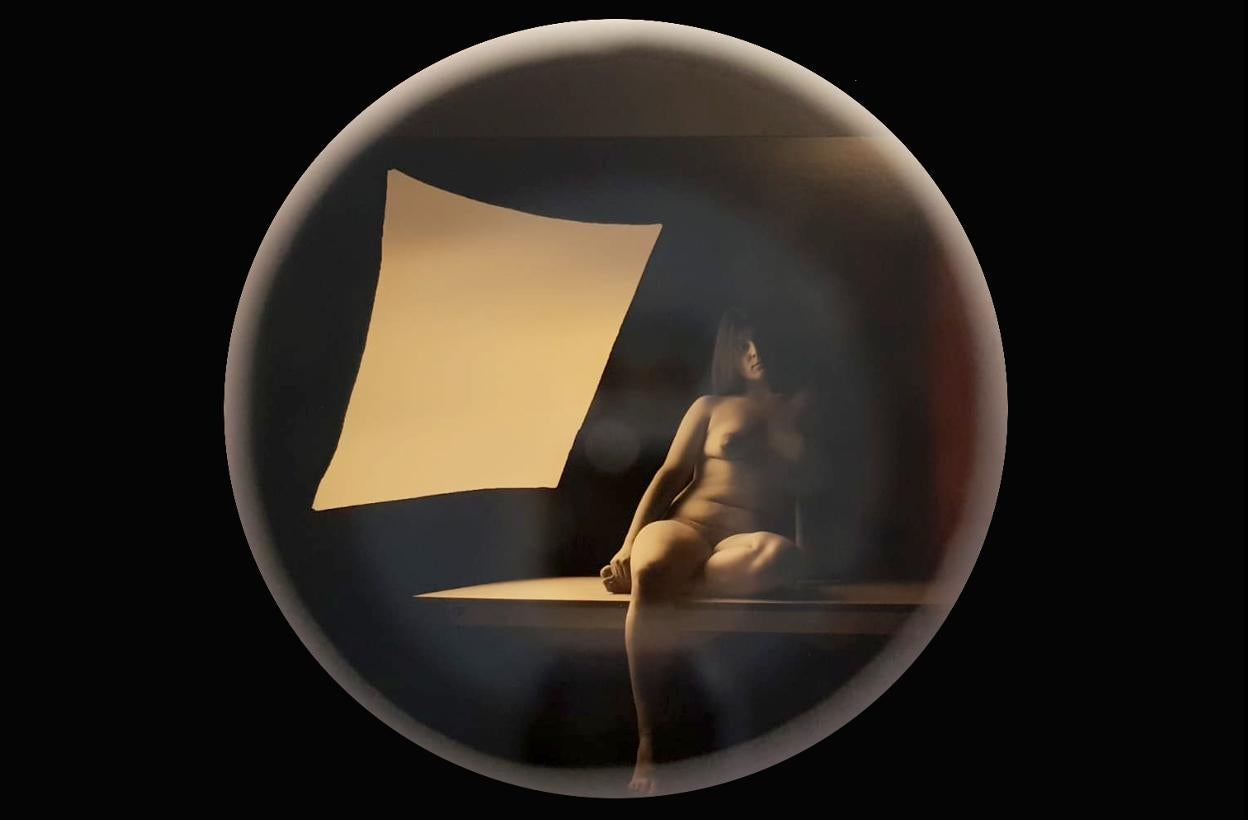 La exposición cuenta con una cámara oscura con esta fotografía dentro. 