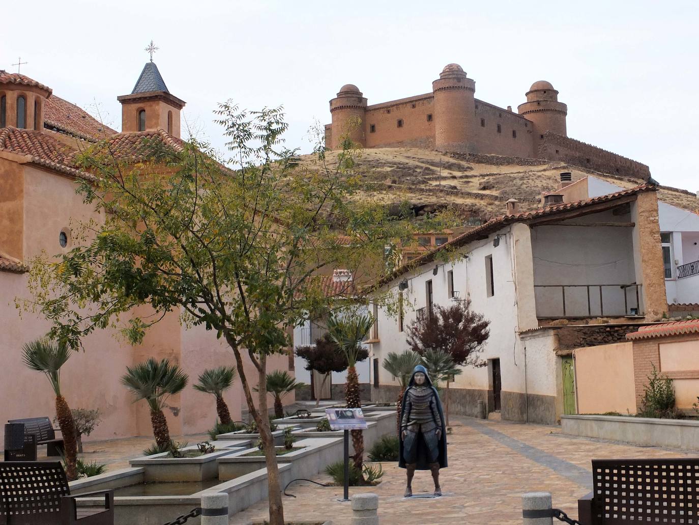 Las nuevas estatuas dedicadas al cine que decoran las calles de la Calahorra como reclamo turístico