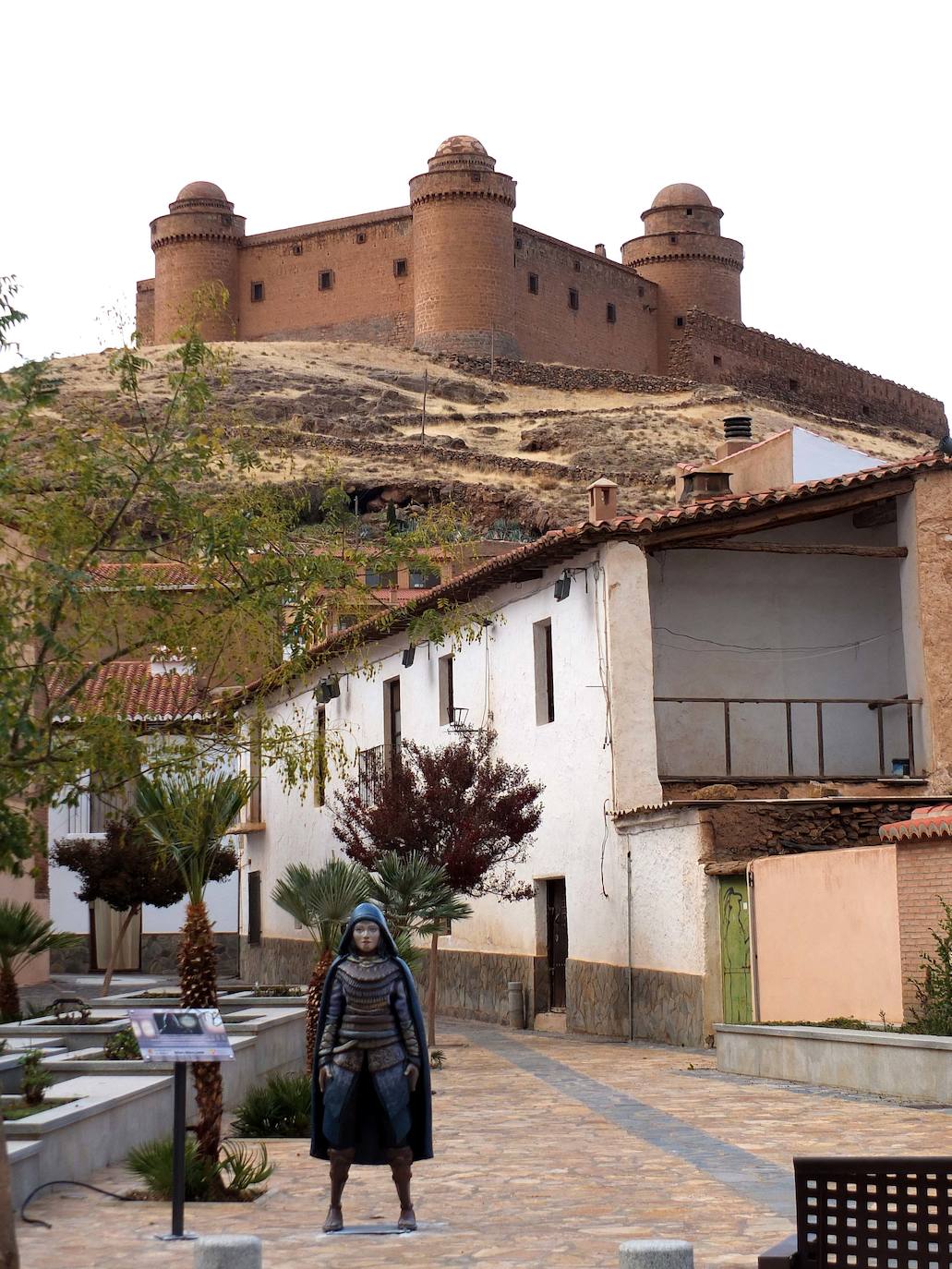 Las nuevas estatuas dedicadas al cine que decoran las calles de la Calahorra como reclamo turístico