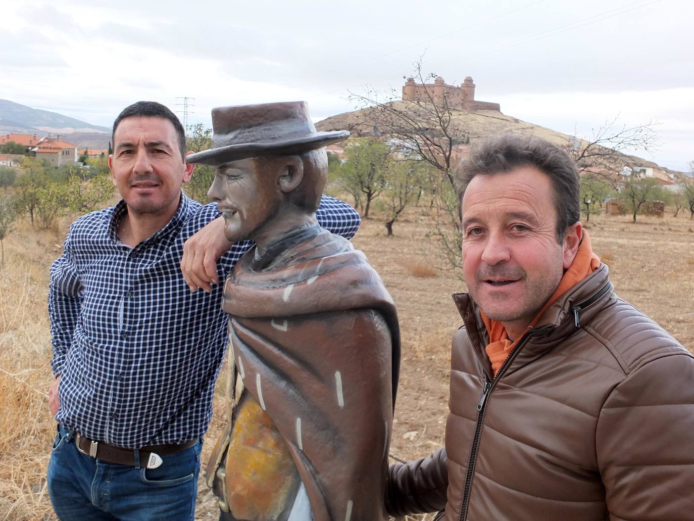 Las nuevas estatuas dedicadas al cine que decoran las calles de la Calahorra como reclamo turístico