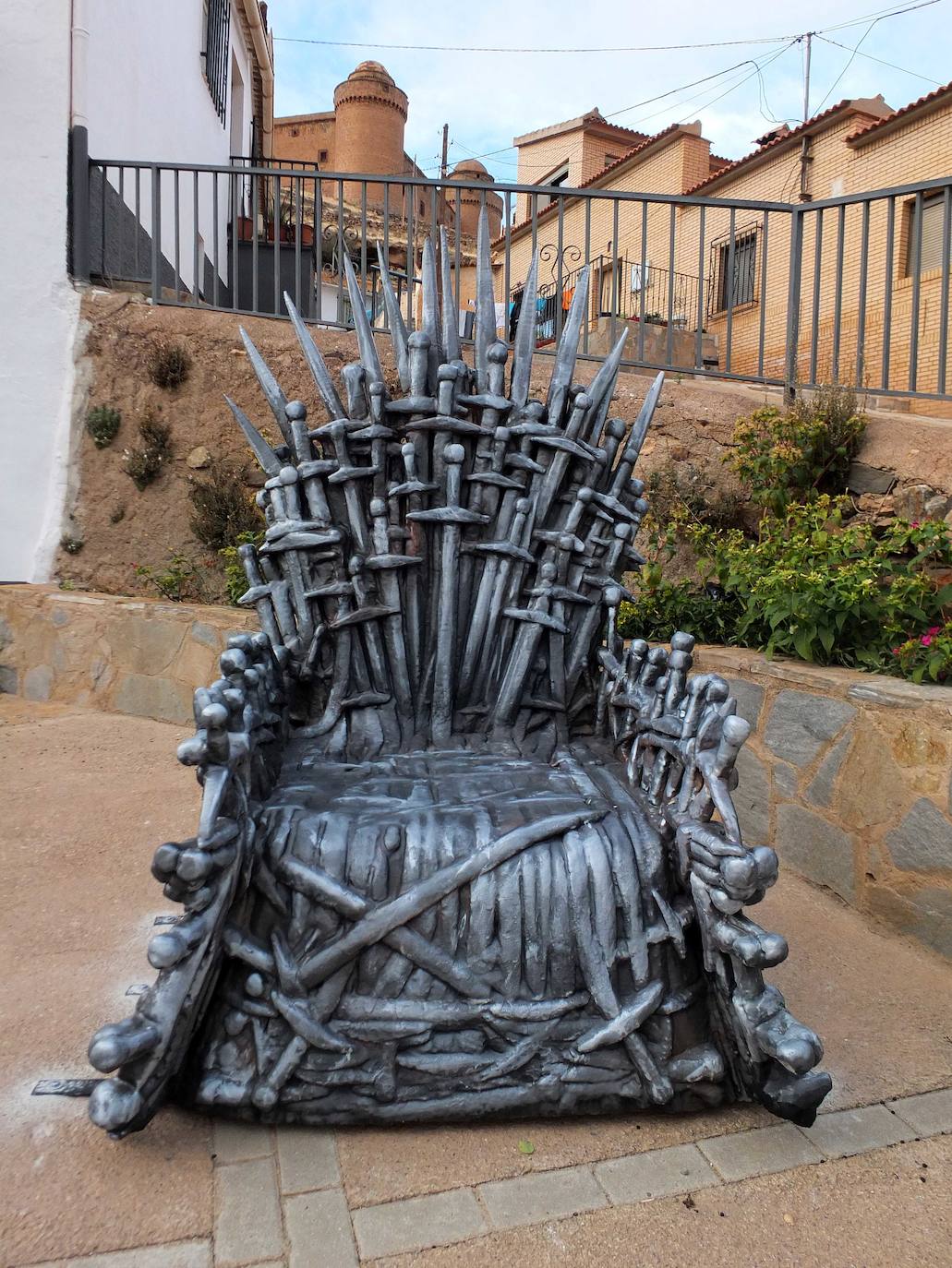 Las nuevas estatuas dedicadas al cine que decoran las calles de la Calahorra como reclamo turístico